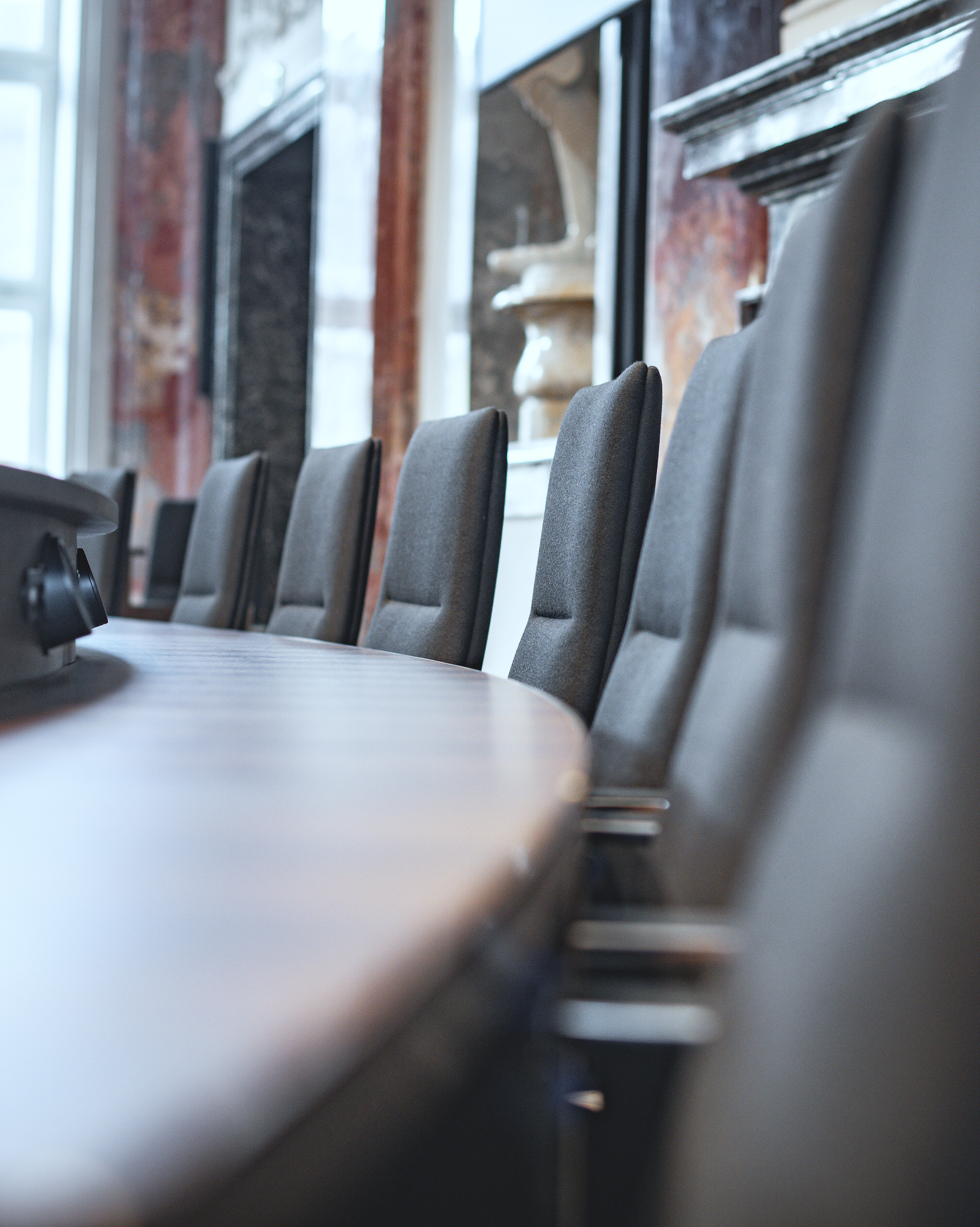 Close-up of the black Sola conference chairs in the Tyrolean State Parliament.