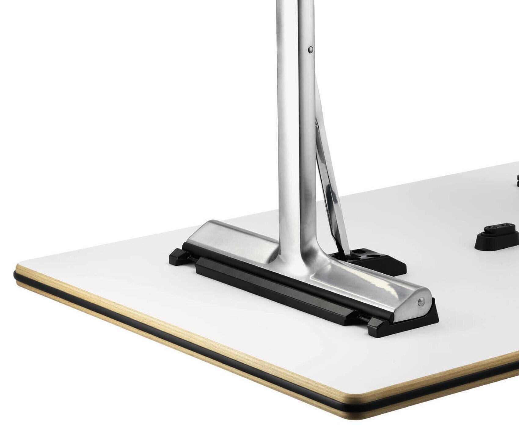 mAx table, cut-out, table leg and frame detail
