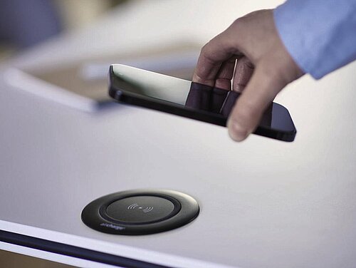 Timetable lift table, integrated wireless charging, close-up