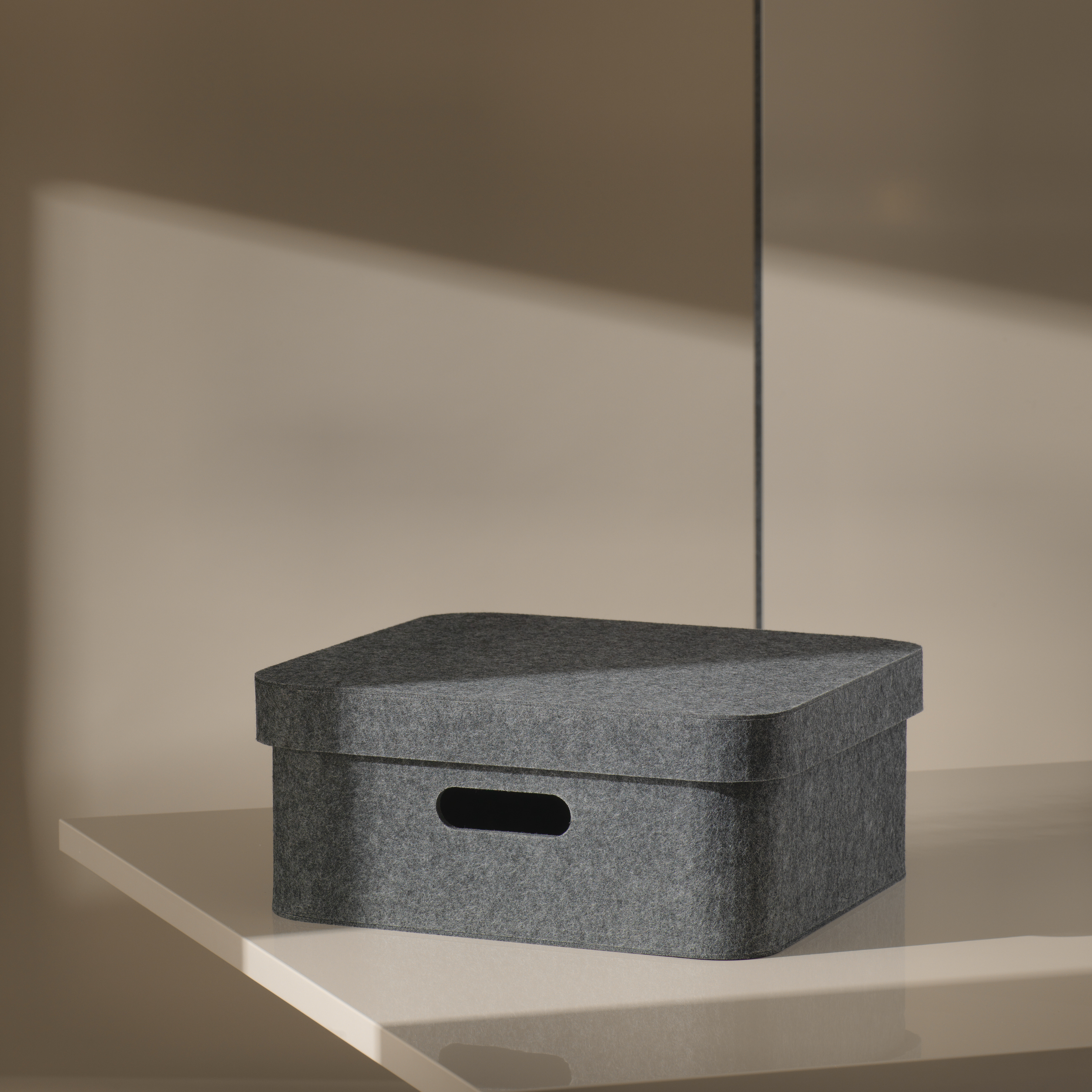 Regalbox klein Confair Next felt desk tray on table in modern workspace