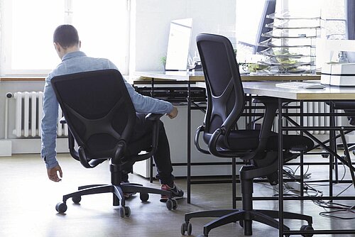 IN-Swivel-Chair in shared office, two chairs at workstation
