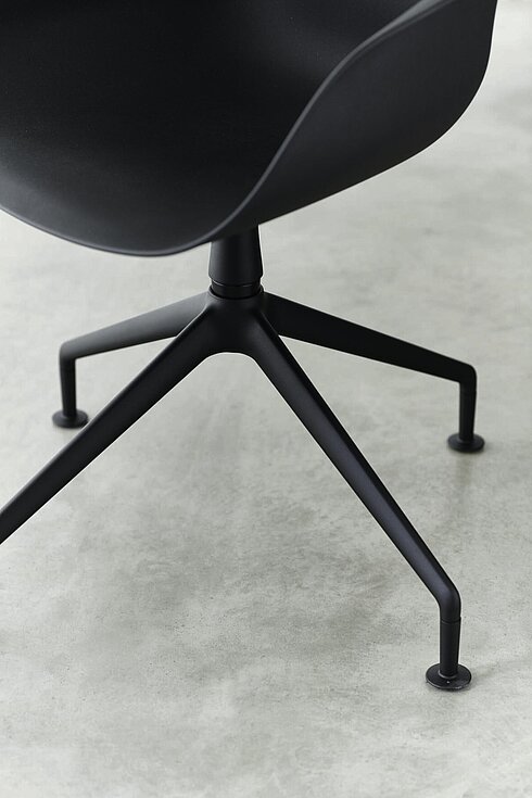Yonda chair, cut-out, detail view, swivel base without castors