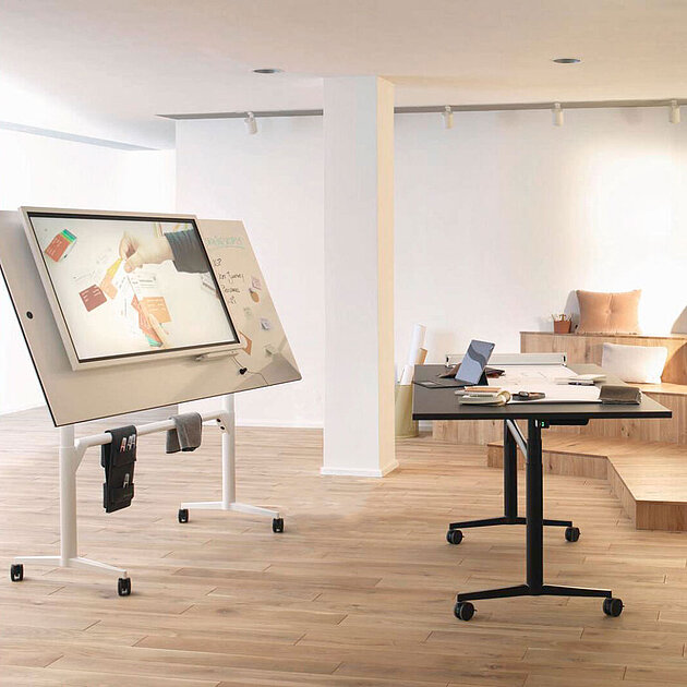 Timetable lift table in workshop meeting, presentation setup