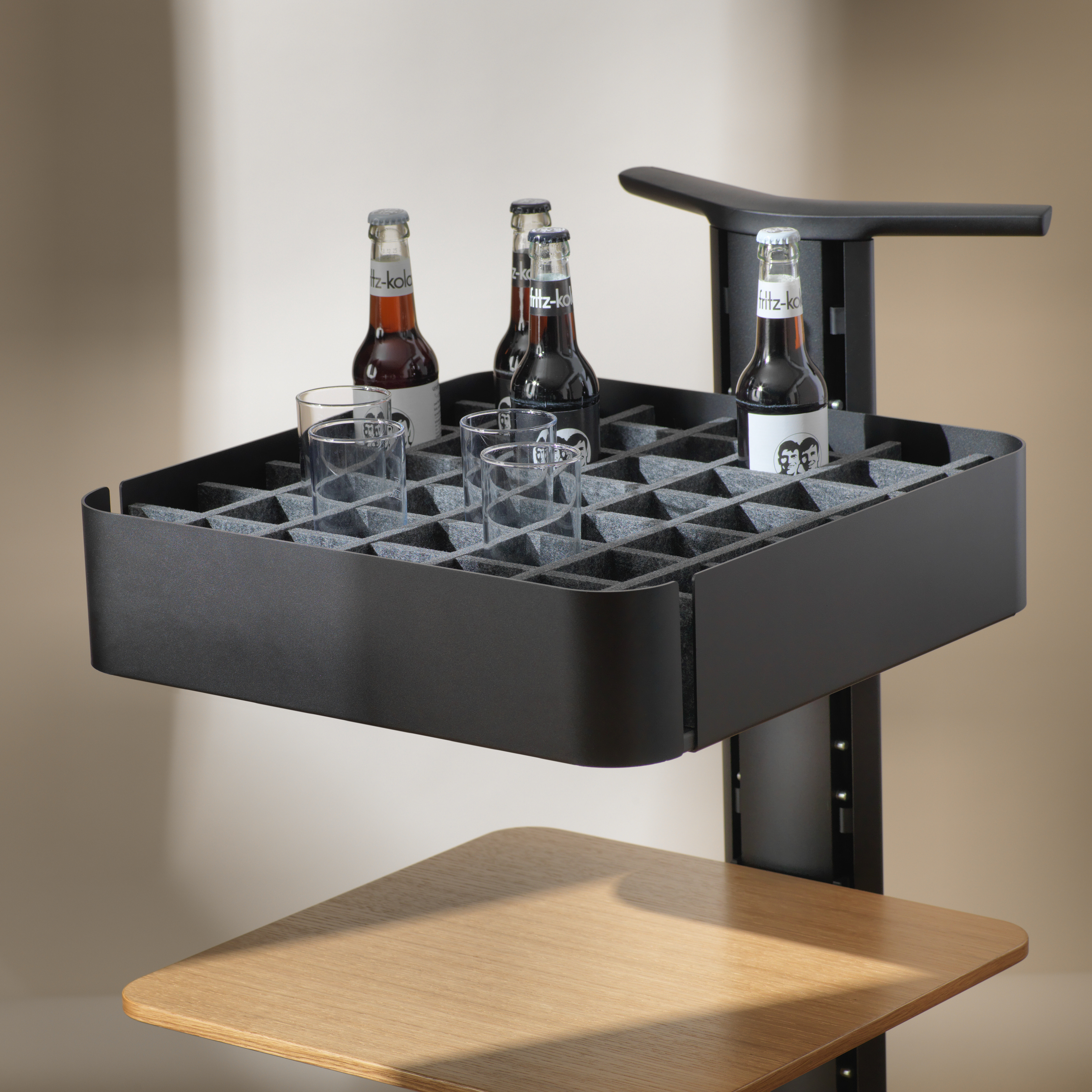 Confair Next organizer tray mounted to server, detail view