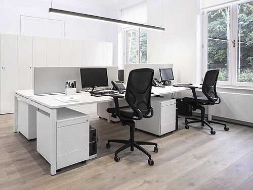 IN-Swivel-Chair in modern office, workstation scene