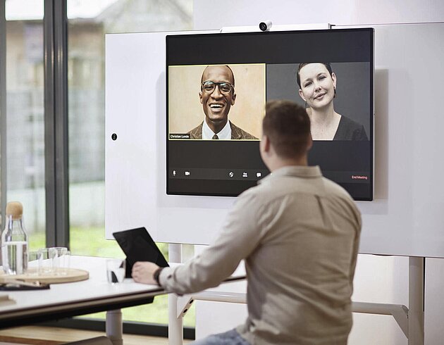 Timetable lift table in meeting room, video conference setup
